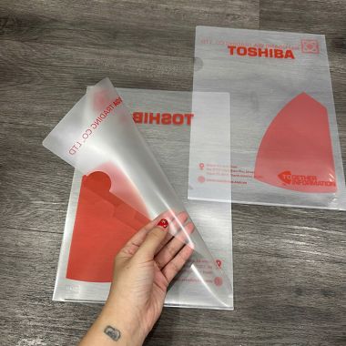 BÌA LÁ NHỰA TRONG IN LOGO THEO YÊU CẦU