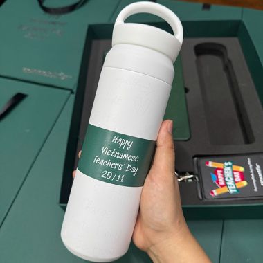 BỘ QUÀ TẶNG SỔ TAY - BÌNH NƯỚC - THẺ ĐEO IN LOGO CHO NGÀY 20/11