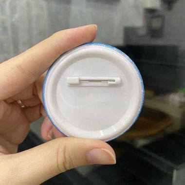 HUY HIỆU NHỰA IN LOGO - HUY HIỆU IN LOGO THEO YÊU CẦU