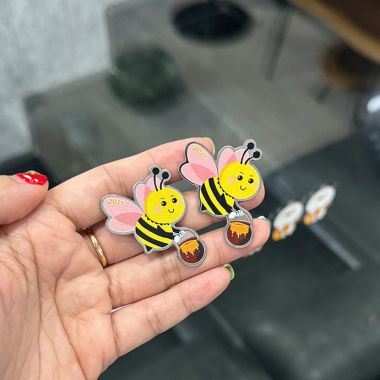 HUY HIỆU KIM LỌAI HÌNH ONG MẬT IN LOGO THEO YÊU CẦU