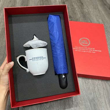 LY SỨ CÓ NẮP VIỀN VÀNG IN LOGO THEO YÊU CẦU