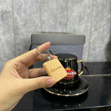 MÓC KHÓA GỖ HÌNH VUÔNG GIÁ RẺ - KHẮC LOGO THEO YÊU CẦU