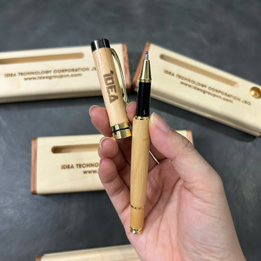 BÚT BI GỖ KHẮC LOGO THEO YÊU CẦU - IN LOGO THEO YÊU CẦU GIÁ RẺ