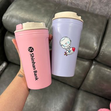 BÌNH NƯỚC NHỰA LÚA MẠCH IN LOGO THEO YÊU CẦU