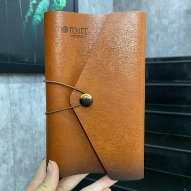 SỔ TAY A6 BÌA DA IN LOGO RMIT - SỔ TAY IN LOGO THEO YÊU CẦU