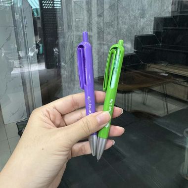 BÚT BI NHỰA NHIỀU MÀU IN LOGO THEO YÊU CẦU