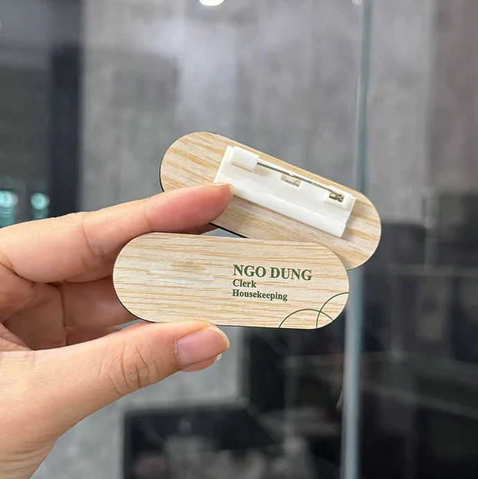 BẢNG TÊN NHÂN VIÊN CÀI ÁO IN LOGO - THIẾT KẾ SANG TRỌNG CHUYÊN NGHIỆP, GIÁ XƯỞNG