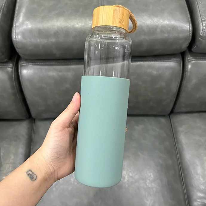 BÌNH THỦY TINH BỌC SILICON NẮP TRE - QUÀ TẶNG THIẾT THỰC GIÁ RẺ