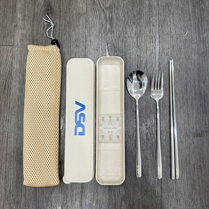 BỘ MUỖNG ĐŨA INOX IN LOGO – QUÀ TẶNG DOANH NGHIỆP THIẾT THỰC & CAO CẤP