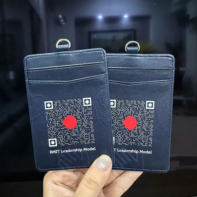 THẺ ĐEO NHÂN VIÊN IN LOGO - BAO THẺ DA IN LOGO THEO YÊU CẦU