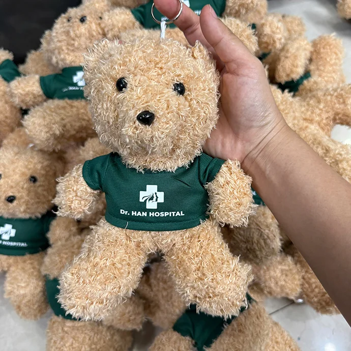 GẤU BÔNG MÓC KHÓA IN LOGO - QUÀ TẶNG BỆNH VIỆN, TRƯỜNG HỌC