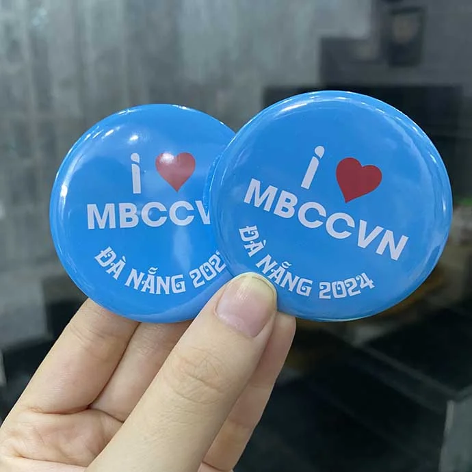 HUY HIỆU NHỰA IN LOGO - HUY HIỆU IN LOGO THEO YÊU CẦU