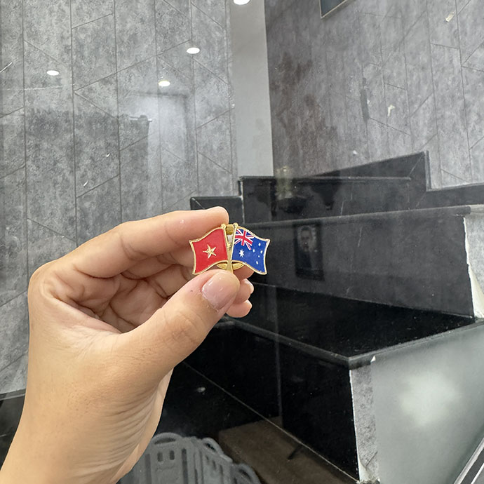 HUY HIỆU IN LOGO THEO YÊU CẦU - HUY HIỆU KIM LOẠI CAO CẤP