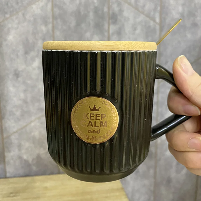 LY SỨ CÓ QUAI VÂN SỌC - LY SỨ MÀU ĐEN