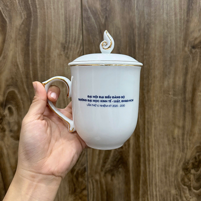 LY SỨ CÓ NẮP VIỀN VÀNG IN LOGO THEO YÊU CẦU