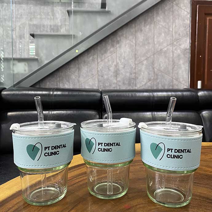 LY THỦY TINH BỌC DA IN LOGO GIÁ RẺ