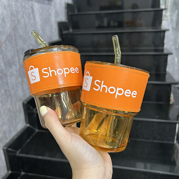 LY THUỶ TINH BỌC DA IN LOGO SHOPEE