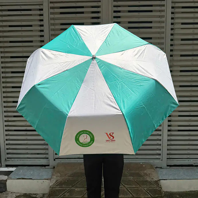 DÙ CẦM TAY IN LOGO THEO YÊU CẦU – QUÀ TẶNG DOANH NGHIỆP THIẾT THỰC