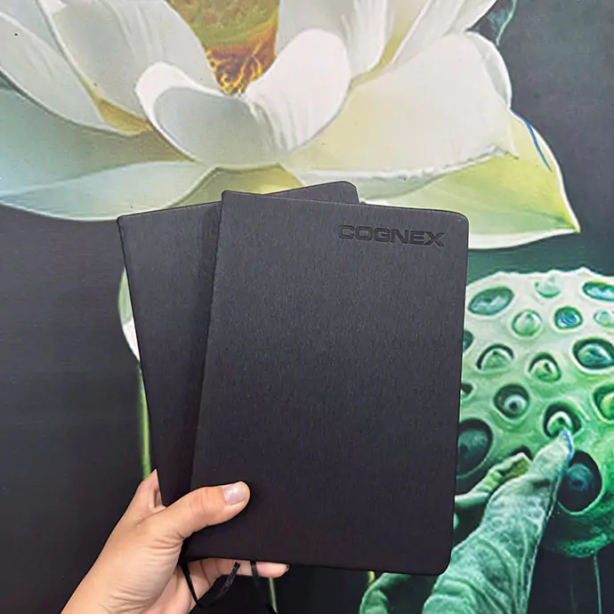 SỔ BÌA DA IN LOGO – QUÀ TẶNG DOANH NGHIỆP CAO CẤP, TỐI ƯU NHẬN DIỆN THƯƠNG HIỆU