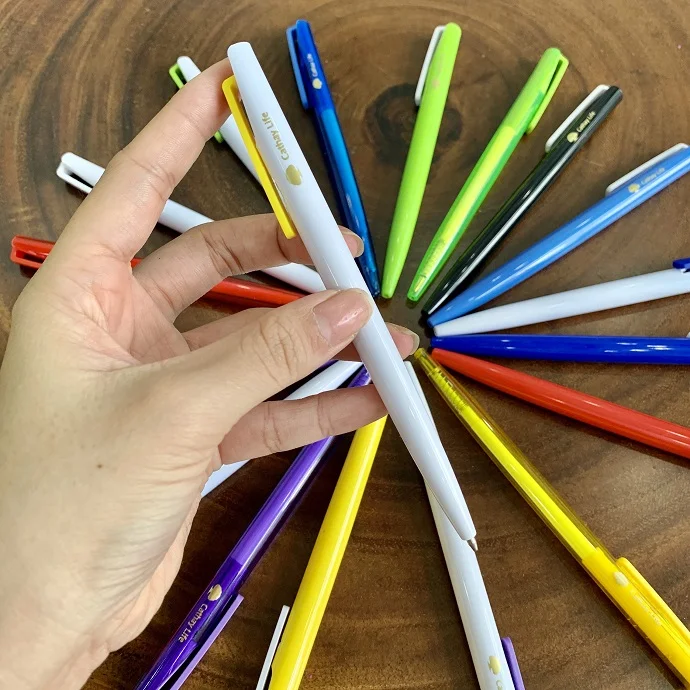 Bút bi quảng cáo là sản phẩm quà tặng giá rẻ