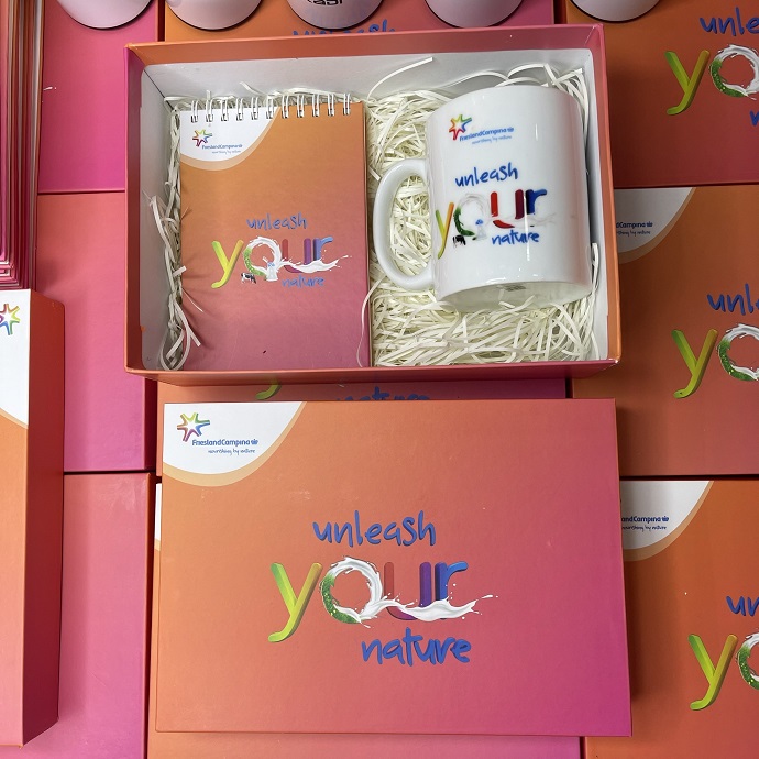 BỘ QUÀ TẶNG SỔ TAY LÒ XO KÈM LY SỨ  IN LOGO YOUR