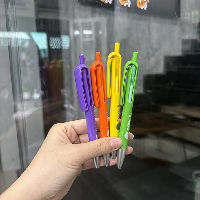 BÚT BI NHỰA NHIỀU MÀU IN LOGO THEO YÊU CẦU